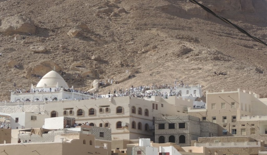 "قبر النبي هود" باليمن يزوره الاف الزوار 