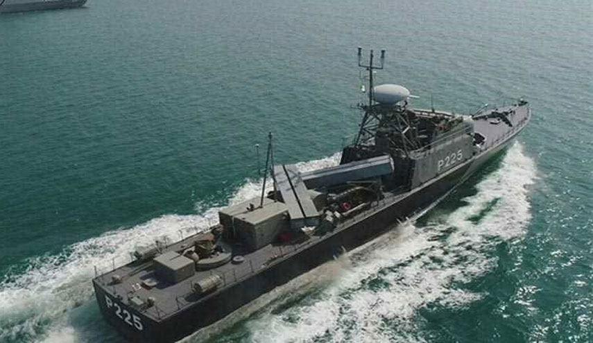 بالصور.. الوحدات العائمة والجوية للبحرية الايرانية تستعرض في بحر قزوين