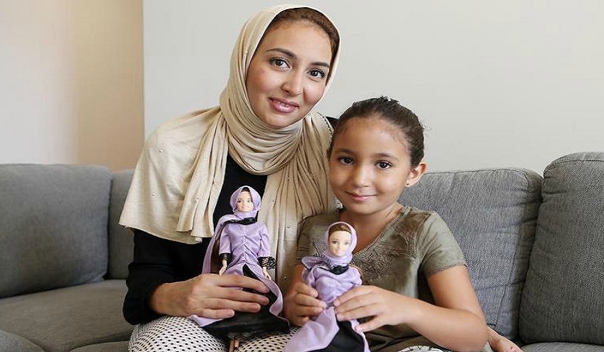 رجل فرنسي وزوجته يصمّمان دمية لتعليم القرآن الكريم