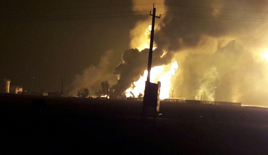 السيطرة علي نيران اندلعت في انبوب للنفط الخام في دزفول