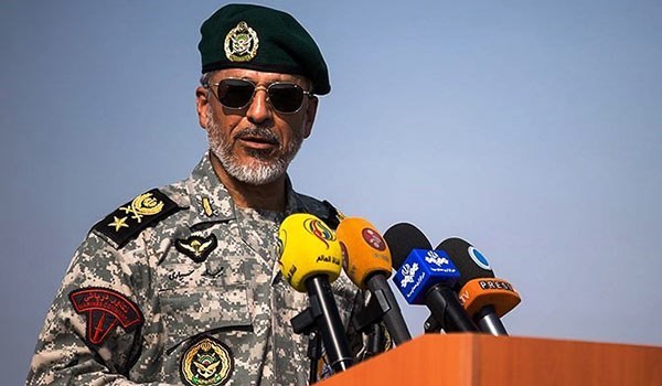 الادميرال سياري: الجيش الايراني يواصل تطوير قدراته الدفاعية والردعية
