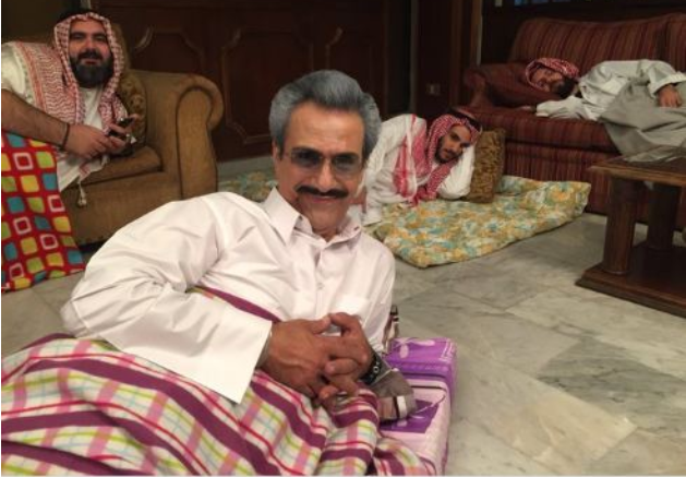 مخرج لبناني يكشف "حقيقة" صور الوليد بن طلال "في سجنه"