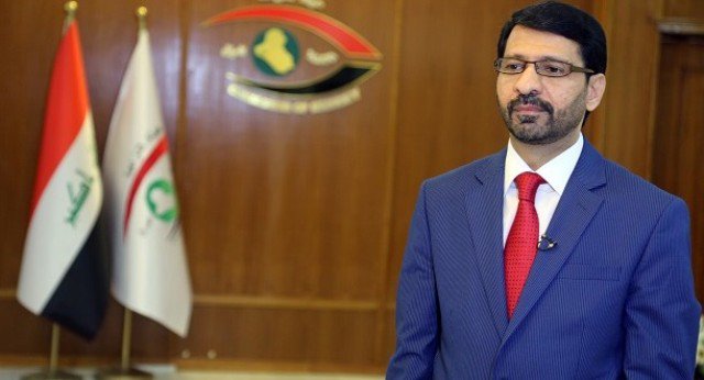 صورة: رئيس هيئة النزاهة العراقية كان يعلق استقالته في مكتبه..!
