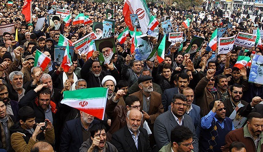 تظاهرات بمختلف مدن ايران تندد بالشغب وتجدد البيعة للثورة الاسلامية