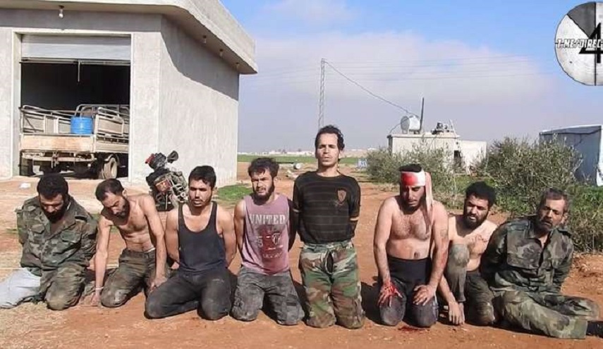 شاهد بالصور.. "داعش" يزعم أنه أسر 12 جنديا في إدلب