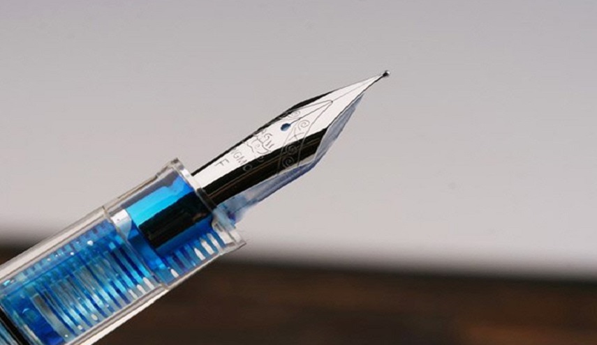 لهذا السبب الأقلام والأختام بالحبر الأزرق!