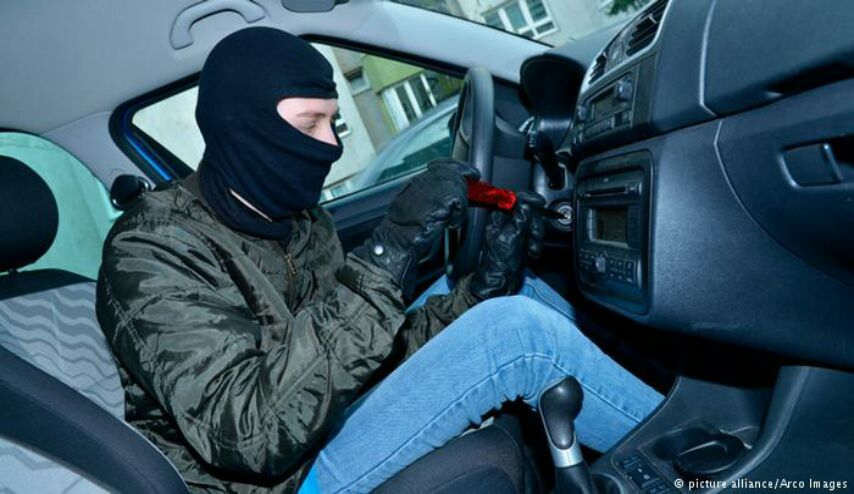 خدعة جديدة تمكن اللصوص من سرقة سيارتك في 40 ثانية!