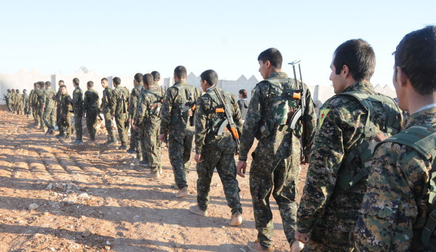 حلفاء أمريكا شرقي سوريا يتقاتلون فيما بينهم.. ومطالبات لواشنطن وموسكو بالتدخل!