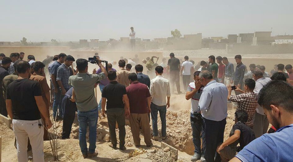 بالصور..بعد غرقهم في بحر إيجة..عائلة عراقية توارى الثرى في طوز خورماتو