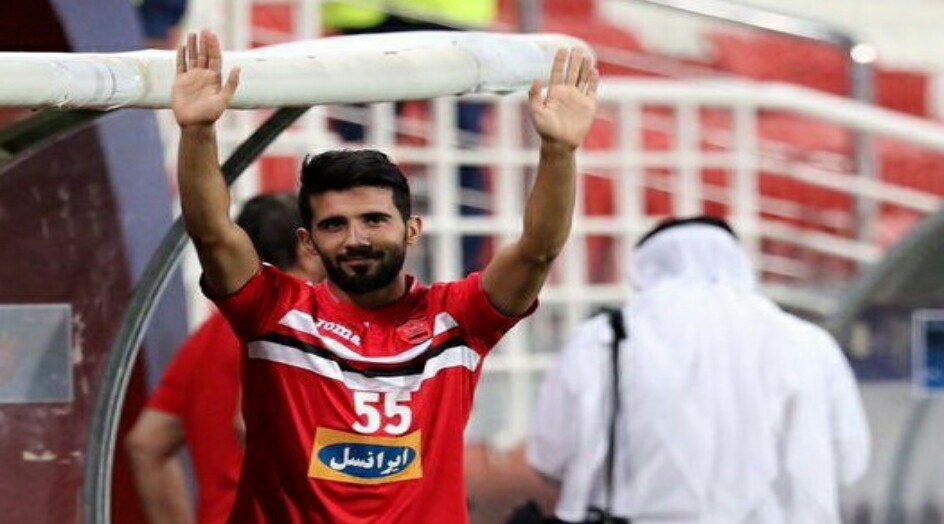 بالصورة: لاعبو بيرسبوليس يتضامنون مع زميلهم العراقي بشار رسن بطريقتهم الخاصة