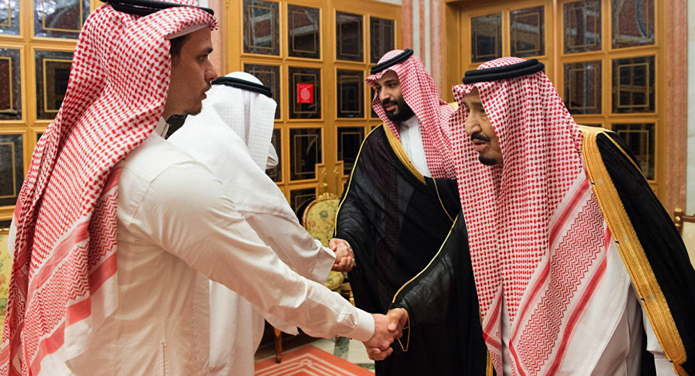 نجل خاشقجي وعائلته يغادرون السعودية