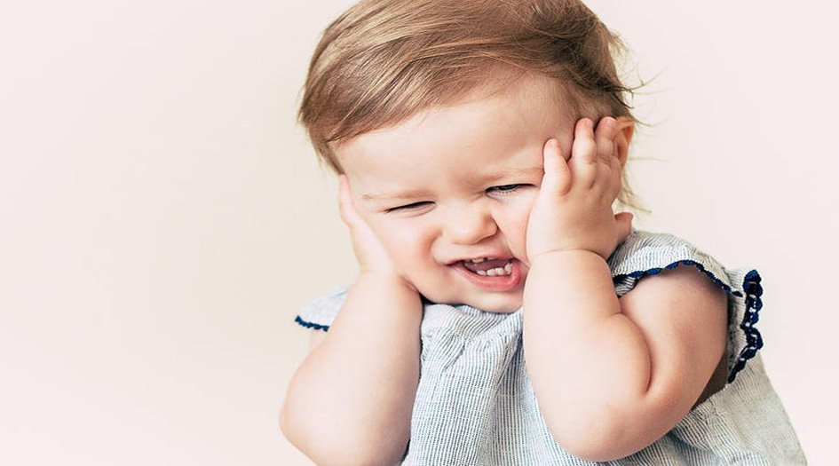 أعراض تكشف أن أذن طفلك تؤلمه.. تعرفي عليها