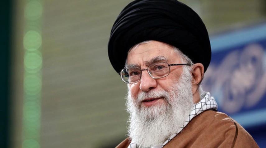الامام الخامنئي يؤكد ضرورة تطبيق قانون منع توظيف المتقاعدين لفسح المجال امام الشباب