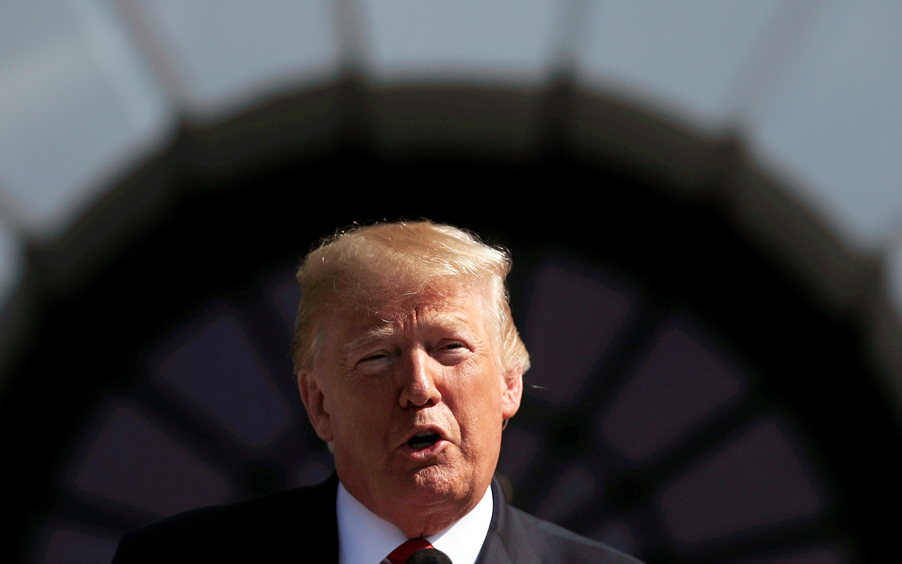 مجلس النواب الأمريكي لـ"غوغل": لماذا عند كتابة "أحمق" يظهر ترامب؟