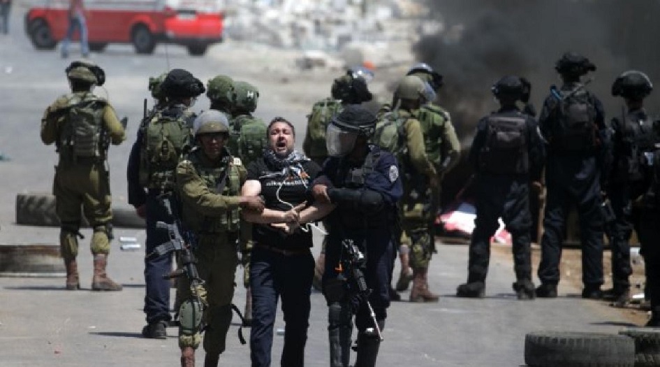 حملة اعتقالات واسعة تطال 20 شخصا بالضفة الغربية