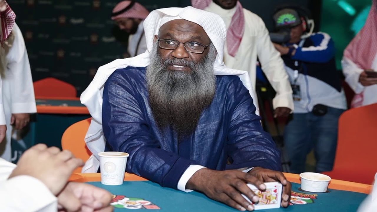 إمام المسجد الحرام: الغناء حلال في عهد محمد بن سلمان