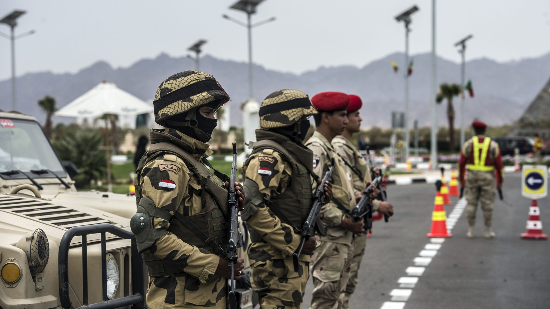 مصر تغلق حدودها مع ليبيا