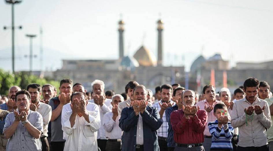 شاهد بالصور.. اقامة صلاة عيد الفطر السعيد في طهران