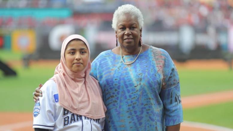 طفلة مسلمة تفوز بجائزة أفضل مقالة بأميركا بموضوع متميز