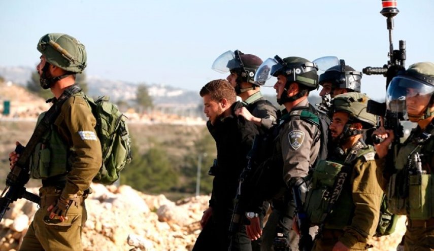 الاحتلال يعتقل نوابا ووزيرا سابقا بالضفة