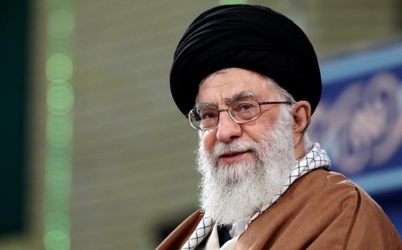 الإمام الخامنئي: إذا أرادت نساؤنا الاقتداء بزينب الكبرى فعليهنّ التخلّي عن هذا الأمر!