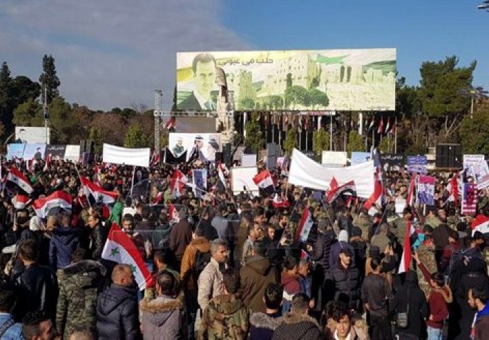 بالصور... تجمع حاشد بحلب تنديداً بجريمة اغتيال الفريق سليماني ورفاقه