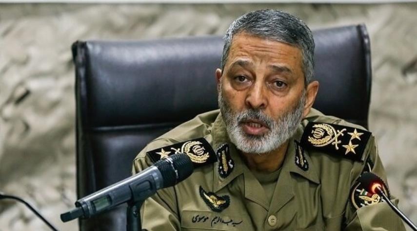 قائد الجيش الايراني يشيد بالكادر الطبي في مواجهة كورونا