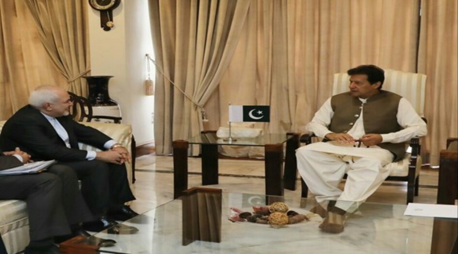 ظريف يلتقي رئيس الوزراء الباكستاني عمران خان
