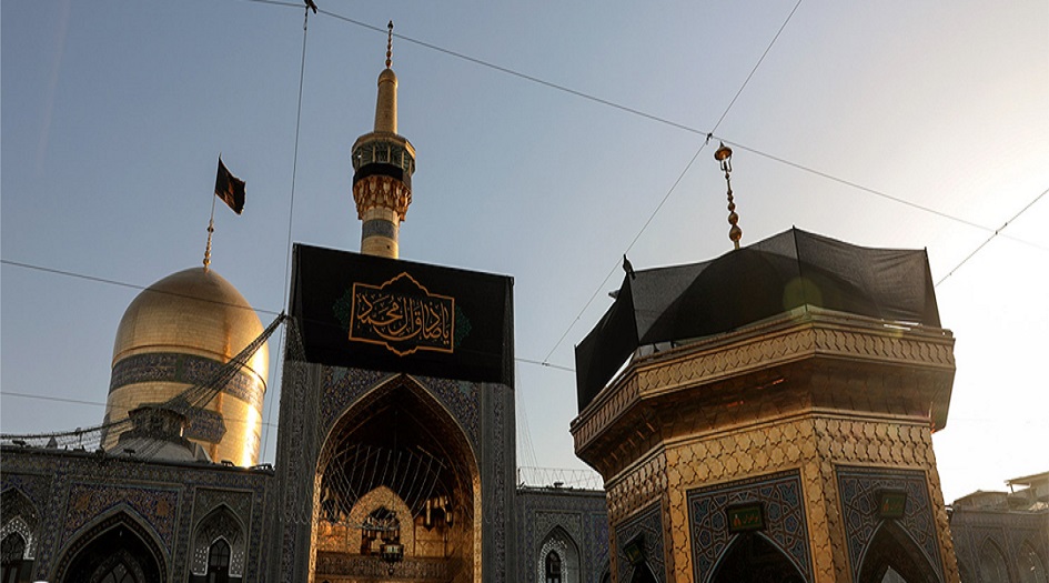 بمناسبة ذكرى استشهاد الامام الصادق (ع)  العتبة الرضوية المقدسة تكتسي بالسواد