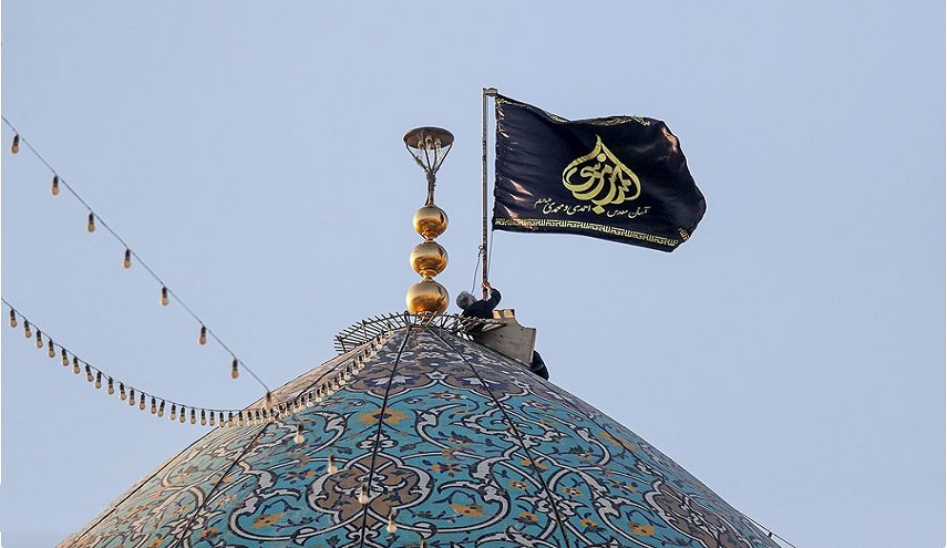 إستبدال راية مرقد السيد أحمد بن موسى الكاظم (ع) في ذكرى إستشهاد الامام الصادق(ع)
