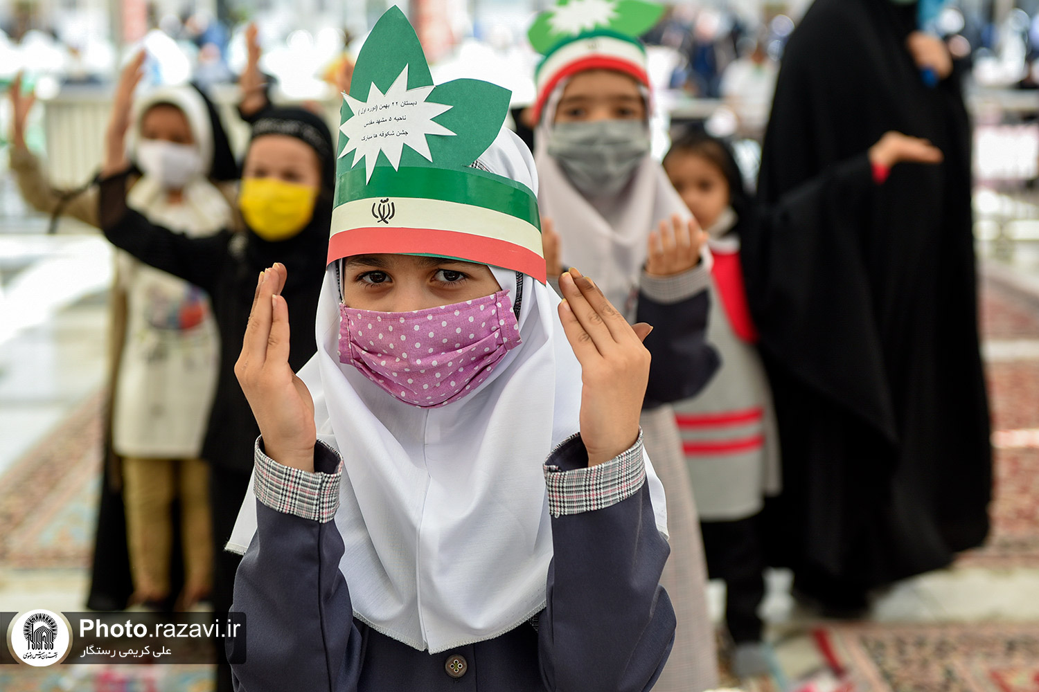 من داخل الحرم الرضوي.. طلاب الصف الأول يبدؤون عامهم الدراسي الجديد