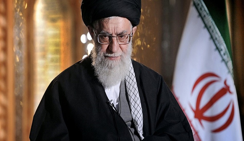 الإمام الخامنئي يوصي الشباب: إن الحياة في هذه الدنيا ستمتد بكم عشرات من السنين، فيتحتم عليكم التزود بالعلم.