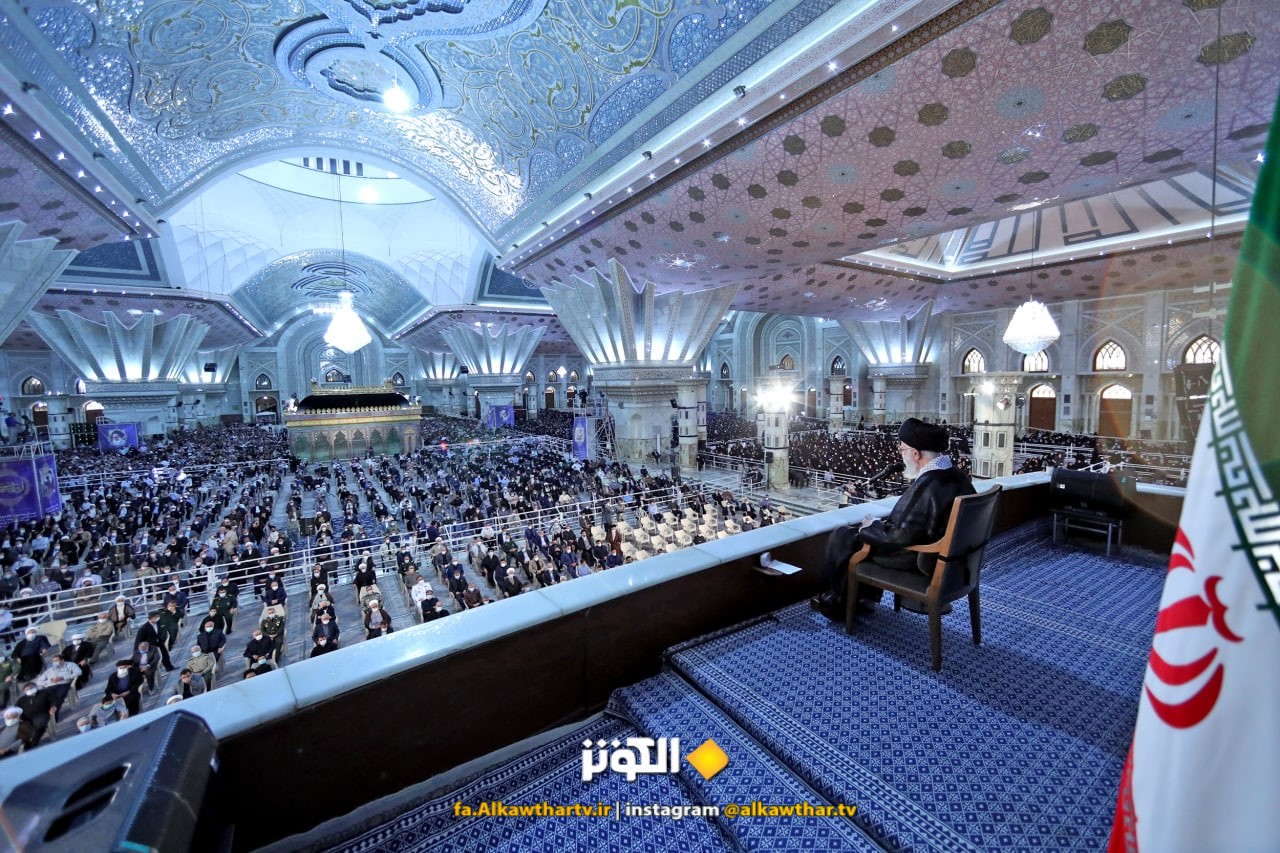 الامام الخامنئي (حفظه الله ورعاه): الامام الخميني(قدس سره) كان روح الجمهورية الاسلامية