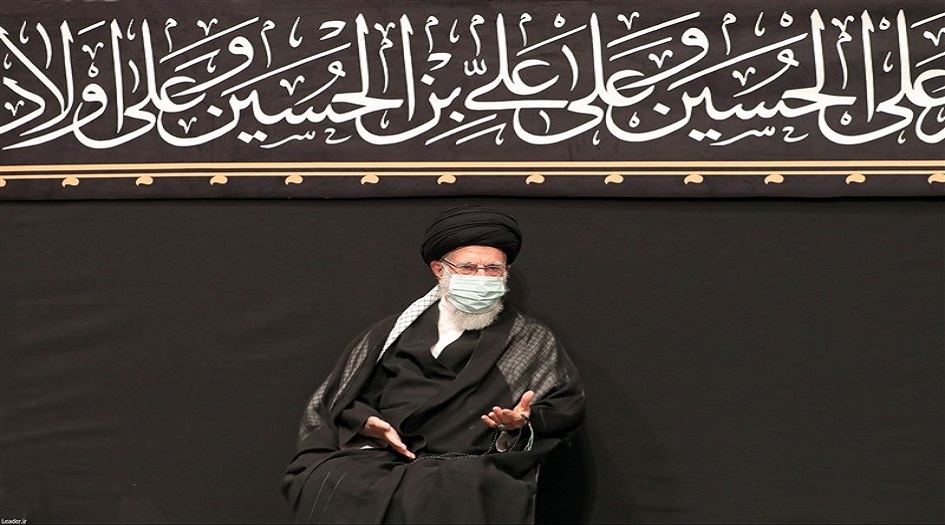 بالصور... اقامة مراسم عزاء ليلة الثامن من محرم بحضور الامام الخامنئي 