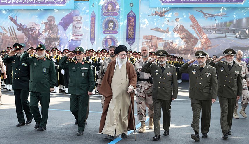  الإمام الخامنئي: الكيان الصهيوني تلقى هزيمة على المستوى العسكري والاستخباراتي 