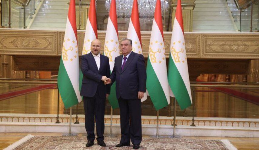  قاليباف يجري محادثات مع رئيس‌ جمهورية طاجيكستان 