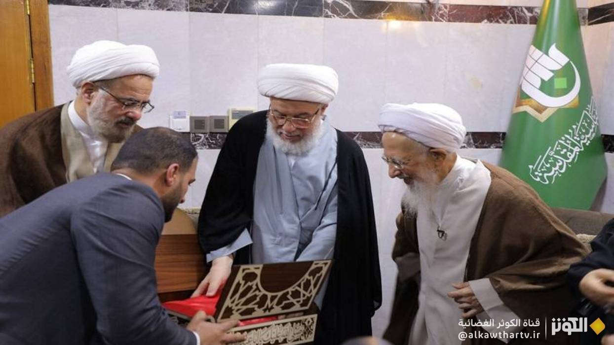 إهداء رايات العتبات المقدسة لآية الله جوادي آمُلي تقديرًا لمسيرته العلمية